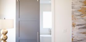 Systemy drzwi przesuwnych – rodzaje, akcesoria i zasady doboru